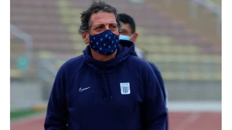 Mario Salas no lo pasa bien en Perú.
