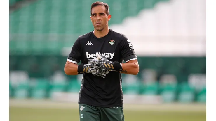 Claudio Bravo vuelve a la titularidad