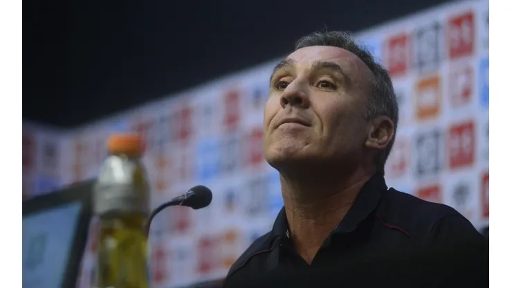 Marcelo Espina debe comenzar a buscar refuerzos para la segunda rueda en Colo Colo.