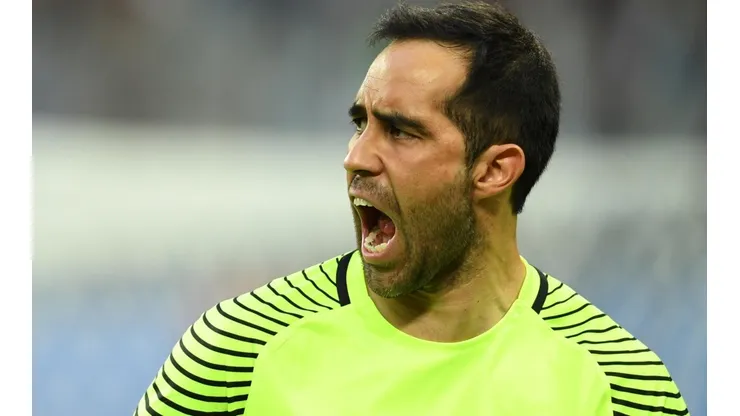Claudio Bravo se enoja por el robo en Uruguay