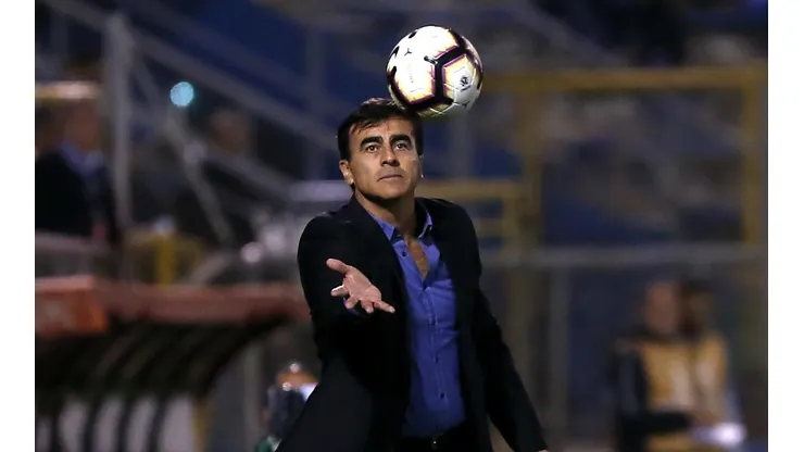 Gustavo Quinteros incluso ganará menos que Mario Salas en el Cacique.