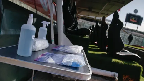 El DT que llegue a Colo Colo no tendrá que esperar 14 días para sentarse en la banca.