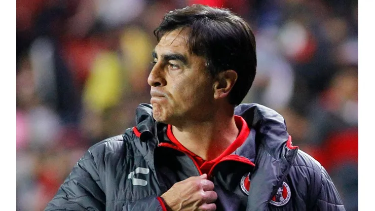 Gustavo Quinteros corre con ventaja para ser el DT de Colo Colo
