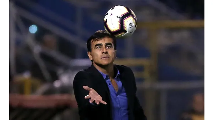 Gustavo Quinteros es la prioridad en ByN para el cargo de entrenador de Colo Colo.