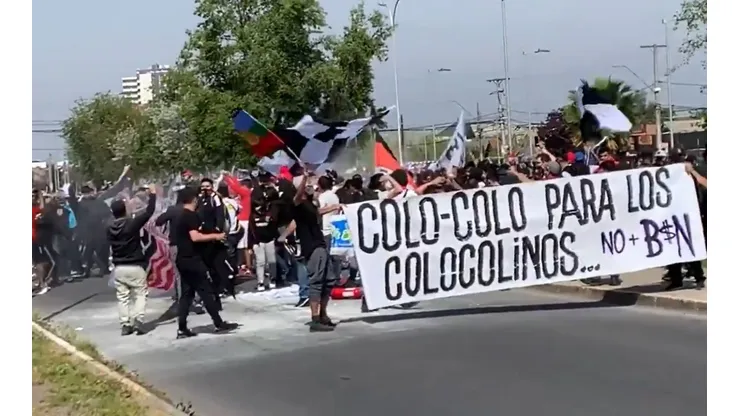 Los hinchas llegaron en masa al Monumental tras la derrota.
