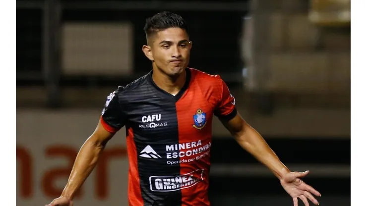Felipe Flores relató el calvario que vivió con su equipo para finalmente no jugar.