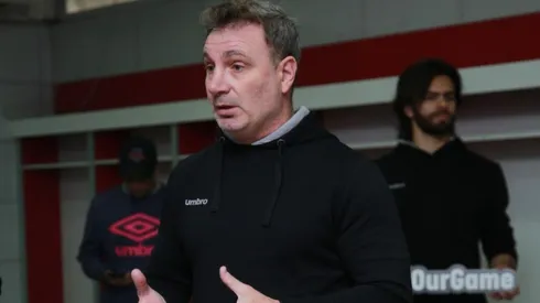 Marcelo Barticciotto defiende a Colo Colo