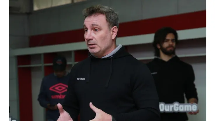 Marcelo Barticciotto defiende a Colo Colo