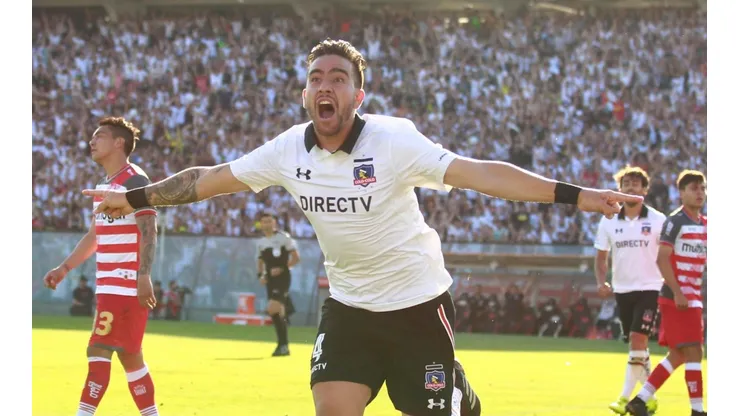 El defensor buscará la nacionalidad para jugar por la Roja.