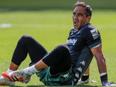 Claudio Bravo tiene a todos encantados en Real Betis