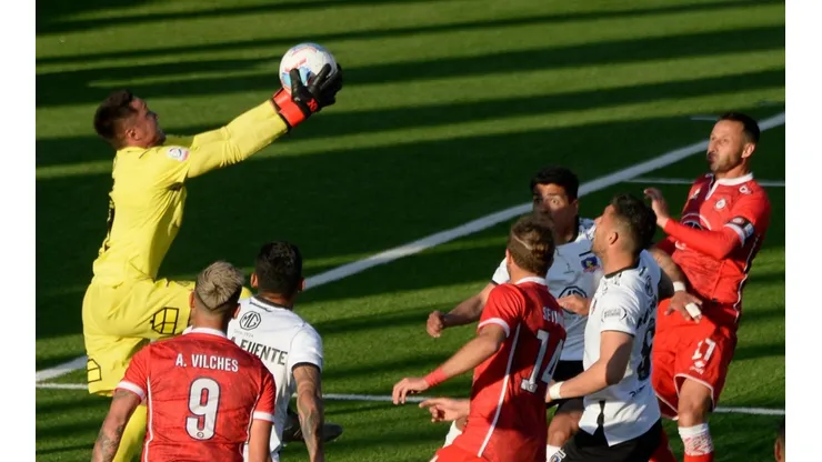Colo Colo apenas pudo sacar un empate en su visita a los cementeros