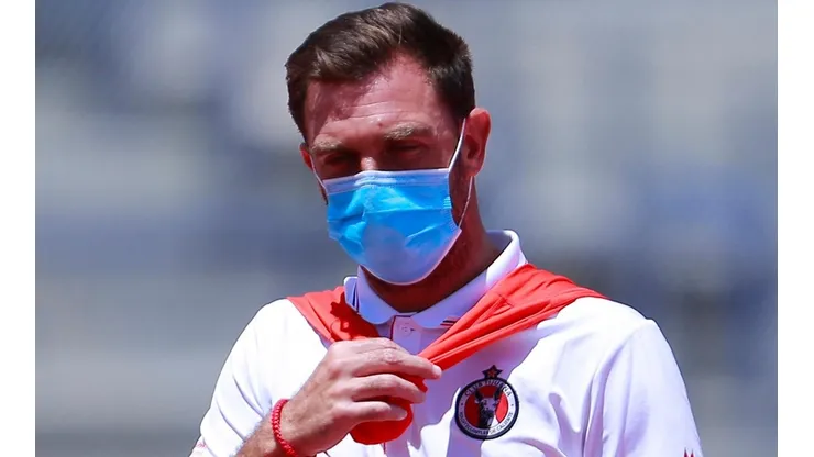 Pablo Guede tiene covid-19 en Xolos