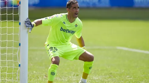 Bravo dejó su arco en cero en su debut oficial con el Betis.