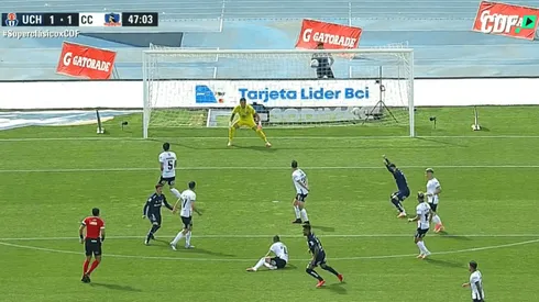 Gonzalo Espínoza le da el empate parcial a la U ante Colo Colo.