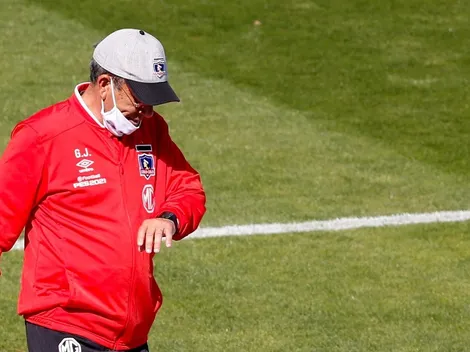 Jara llena de flores a Paredes y advierte que se vienen rotaciones en Colo Colo