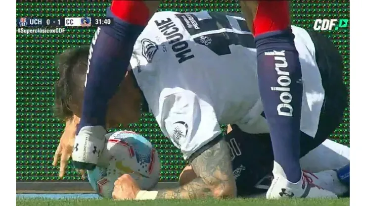 La patada que recibió Mouche