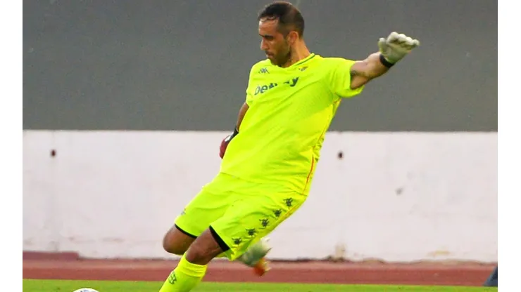 Claudio Bravo titular en la victoria del Betis