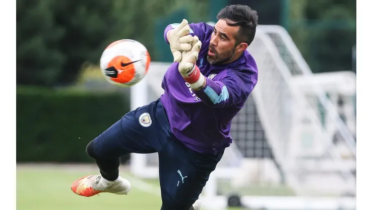 Claudio Bravo arriba al Real Betis