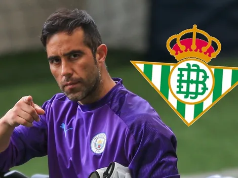 Betis sigue luchando por quedarse con Claudio Bravo