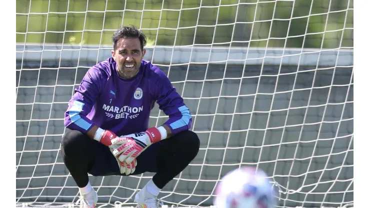 Dedican sentidos mensajes en su despedida de Manchester City