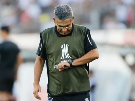 Gualberto y preguntas sobre problemas en Colo Colo: "Les pido que no sean tan insistentes"