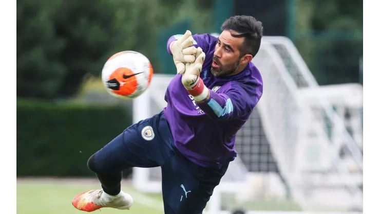 Claudio Bravo no ha definido su futuro