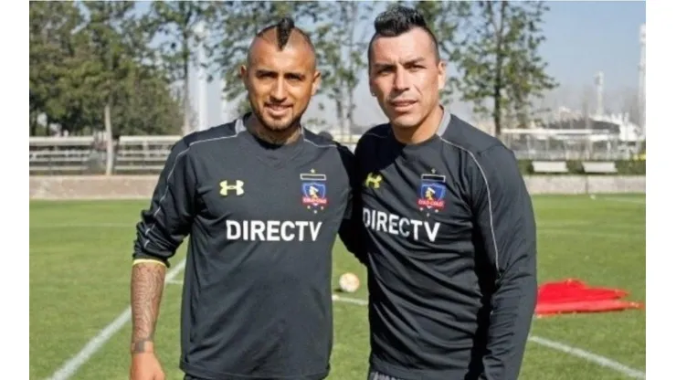 Arturo Vidal saluda a Esteban Paredes en su cumpleaños