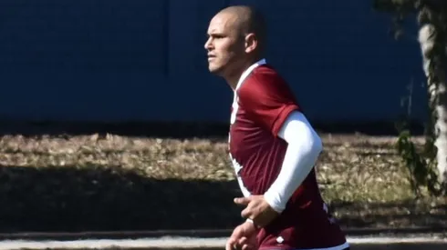 Humberto Suazo tiene muy conforme a su DT