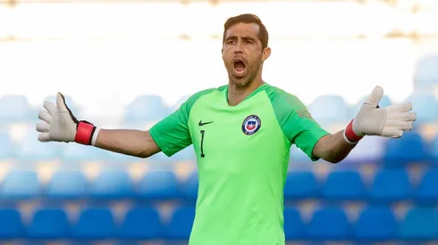 Bravo no aguantó el chaqueteo de un hincha por Twitter