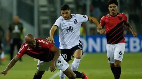 Blandi enfrentando a Paranaense en el último partido que jugó Colo Colo