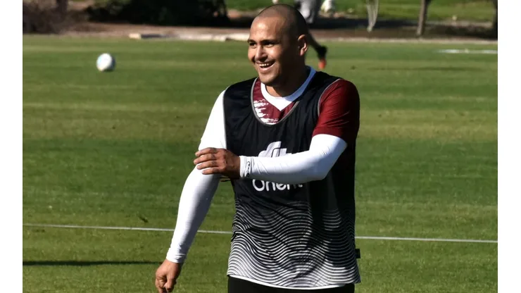 Chupete Suazo ya entrena con su nuevo club.