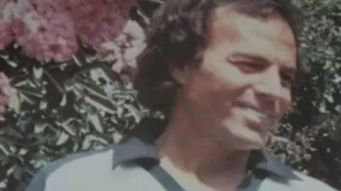 Julio Iglesias se puso la camiseta de Colo Colo