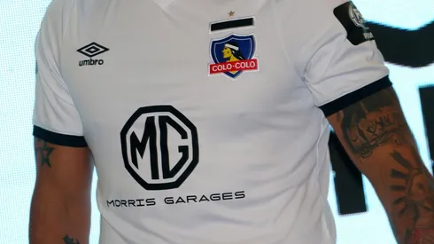 Umbro dejará de vestir a Colo Colo a final de año