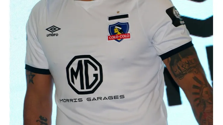 Umbro dejará de vestir a Colo Colo a final de año