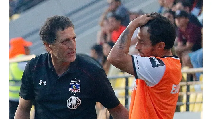 Jorge Valdivia le cae duro a Mario Salas