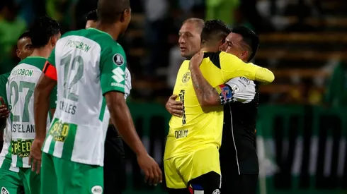 Colo Colo se abrazaba por avanzar a octavos de final tras 11 años sin lograrlo