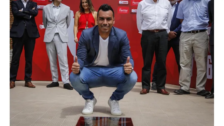 La estrella que le hicieron a Esteban Paredes en la ANFP