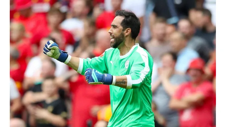 Claudio Bravo recuerda sus inicios en el fútbol