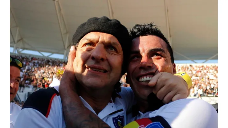 Mosa y Paredes celebrando juntos la estrella 32