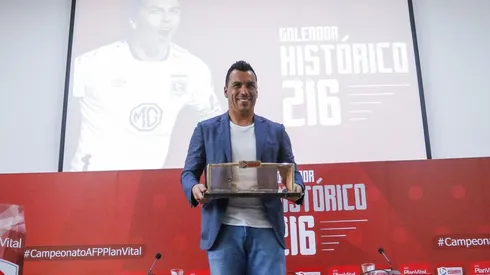 Esteban Paredes tiene 216 goles en el fútbol chileno