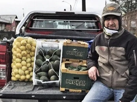 Daniel Morón se gana la vida entregando paltas a Chiloé