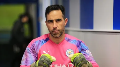 Claudio Bravo tiene un pie y medio fuera del Manchester City