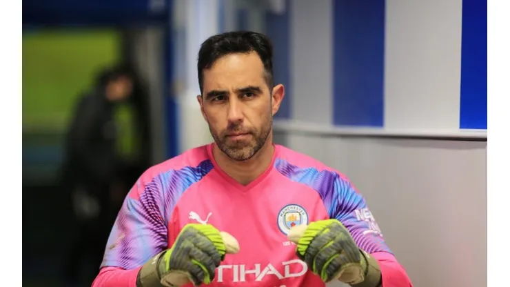 Claudio Bravo tiene un pie y medio fuera del Manchester City