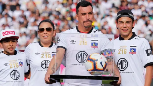 Esteban junto a Jenny Lasta y sus dos hijos.