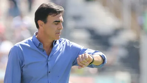Gustavo Quinteros fue contacto para ser DT de Colo Colo, pero ahora no hay conversaciones y habrá hasta 2021, si es que sigue libre.