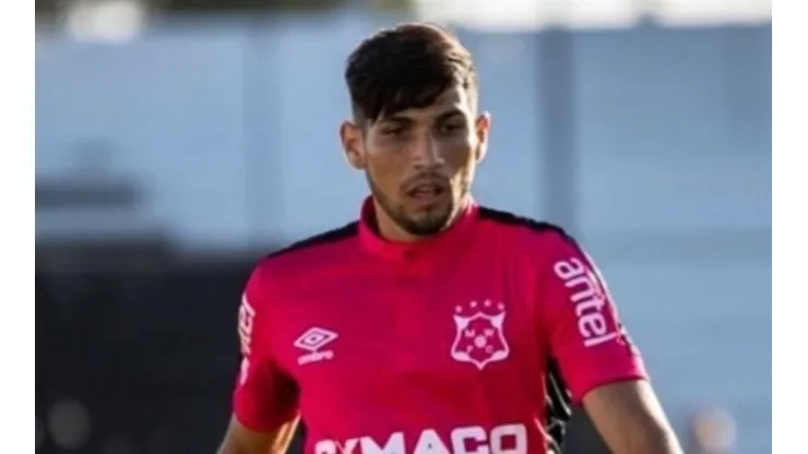El chileno hace patria en la liga uruguaya.