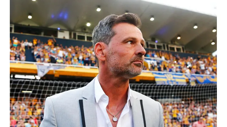 El entrenador argentino dejó de ser el DT de Rosario Central.