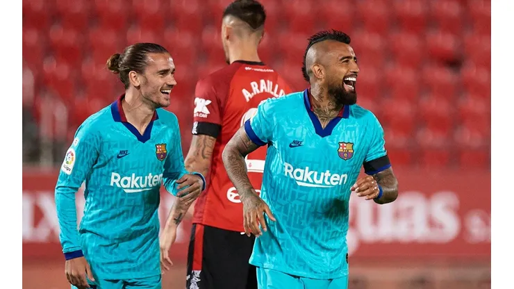 Vidal celebra su gol junto a Griezmann
