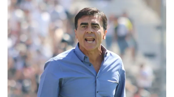 Gustavo Quinteros en el Estadio Monumental.