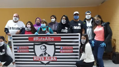 Hinchas albos se han dedicado a recolectar alimentos para ir en ayuda de la gente en situación de calle